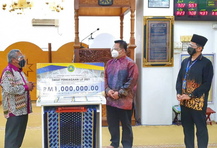 RM1 Juta Zakat Lembaga Jurukur Tanah Malaysia Disumbangkan Kepada MAIPs