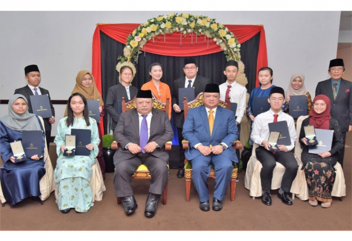 Empat pelajar terima Anugerah Cemerlang Yayasan Tuanku Syed Putra