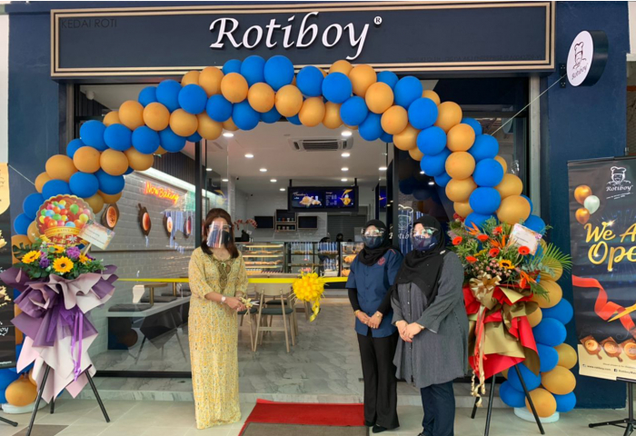 Raja Puan Muda Perlis rasmi kedai Roti Boy di Kangar