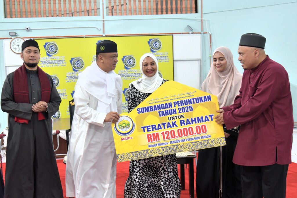 Raja Muda Perlis Raja Puan Muda Perlis berangkat ke Program Ihya Ramadan anjuran Etiqa Family Takaful