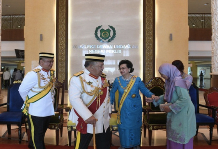 Bersederhana hormati perbezaan Raja Perlis