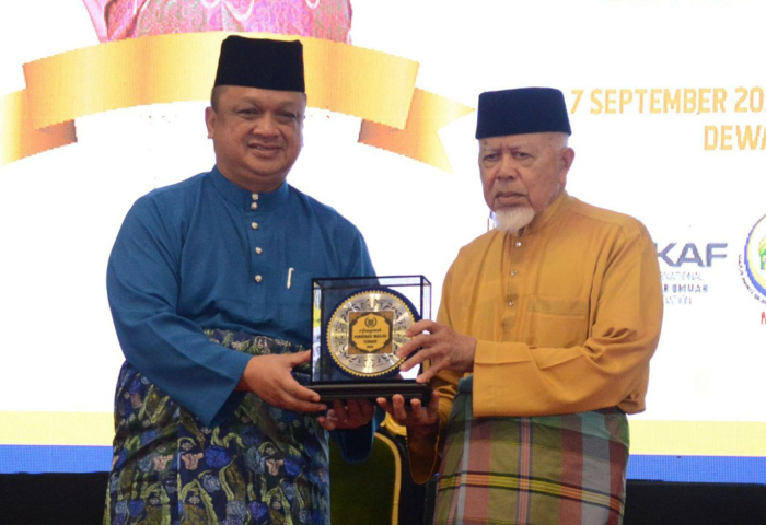 Masjid Al Arifin terima anugerah masjid lestari terbaik Ya Ali pengerusi masjid terbaik