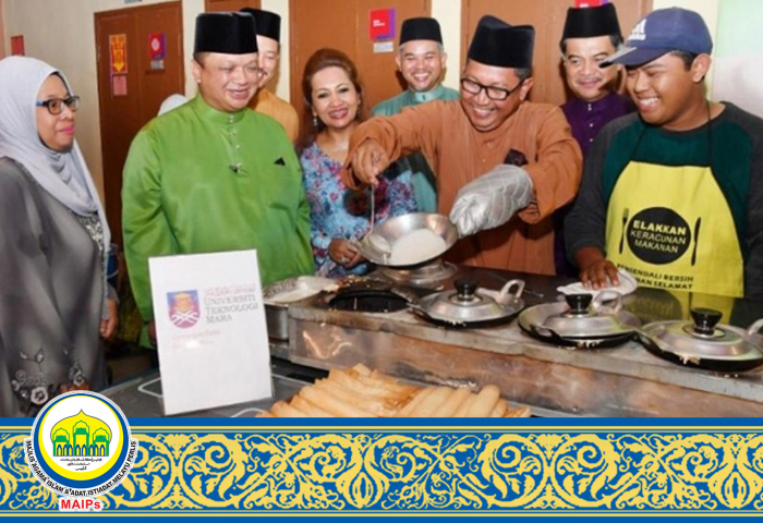 Pasangan Diraja Serikan Sambutan Aidilfitri UiTM Perlis