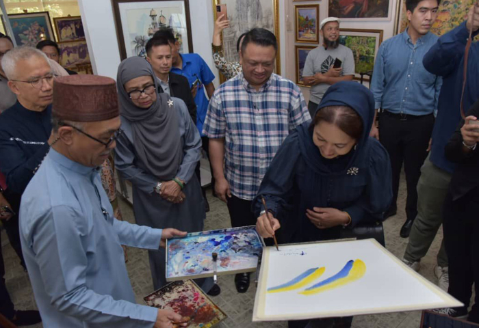 Pemangku Raja Perlis lawat Halal Science Center Nikachi Art Gallery muzium di Pattani