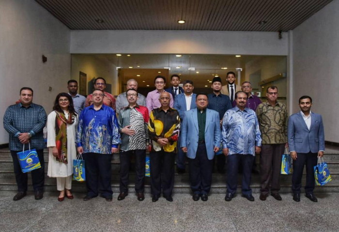 Raja Muda Berkenan Bertemu Perwakilan Asing Dari Negara Negara Timur Tengah