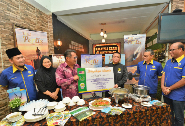 Raja Muda Lancar Promosi Masakan ‘kurma Perlis Di Restoran Milik Anak Perlis Di Krabi