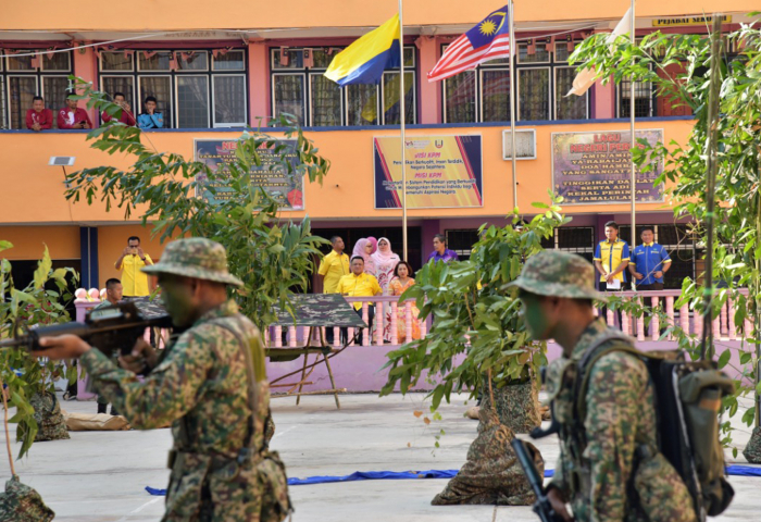 Raja Muda Perlis Raja Puan Muda Perlis Berangkat Menyaksikan Pentomen Khas Hari Tentera Darat ke 87