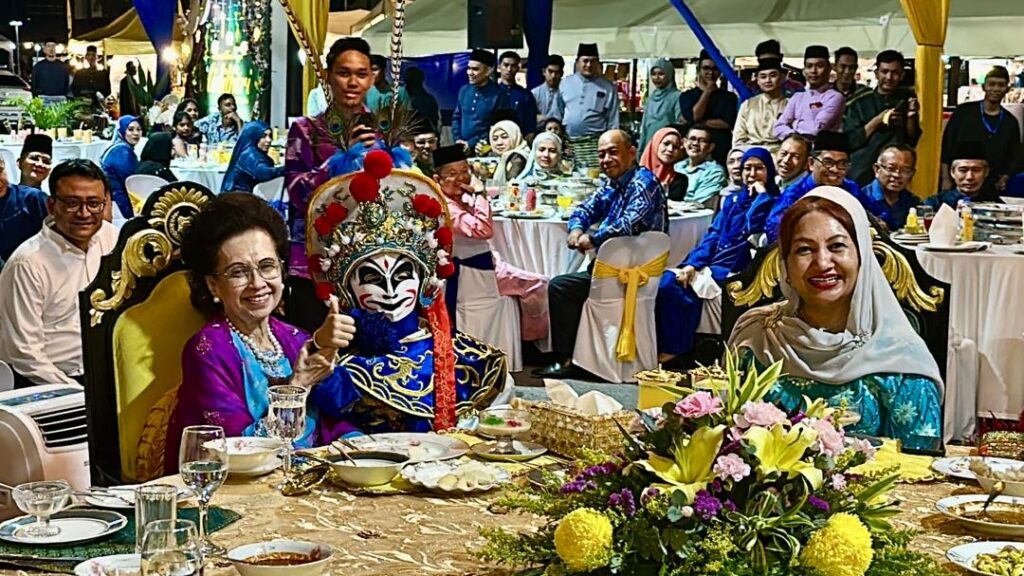 Raja Perempuan Perlis berkenan berangkat ke Majlis Rumah Terbuka Aidilfitri anjuran MyUS Group