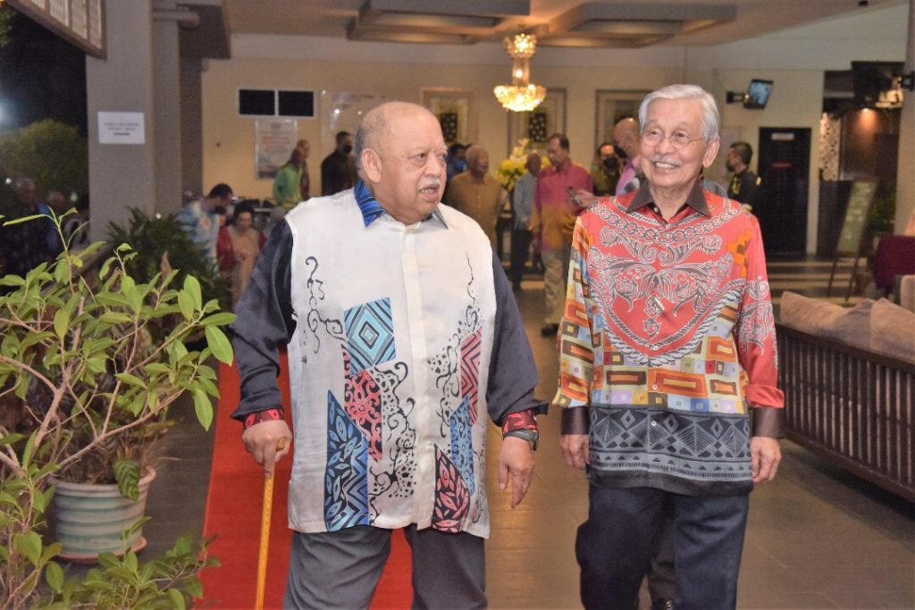 Raja Perlis Raja Perempuan Raja Muda berkenan berangkat santapan malam golf KGP RSGC