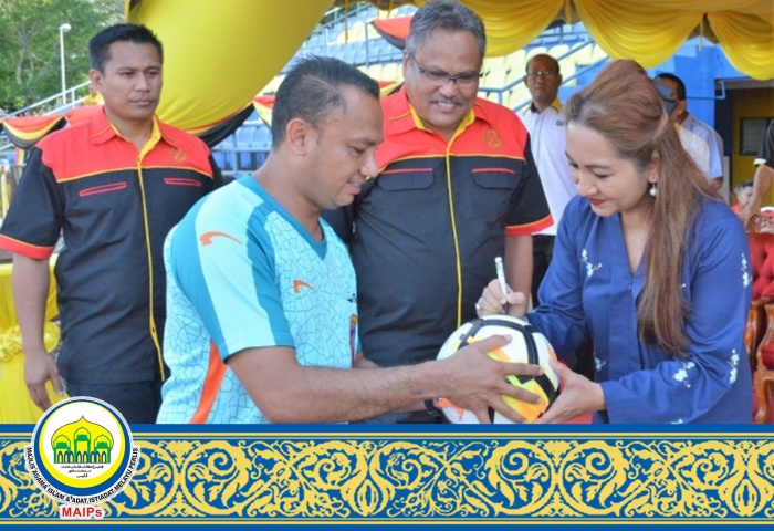 Raja Puan Muda Perlis berangkat final Piala Syed Putra