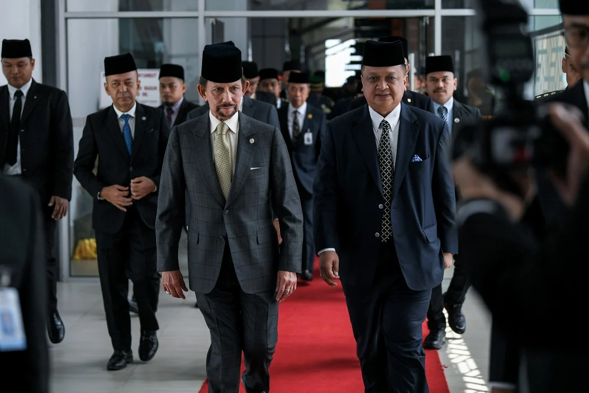 Sultan Brunei berangkat tiba untuk Majlis Santapan Diraja di Istana Arau