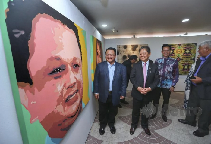 Pamer lebih banyak karya pelukis tempatan