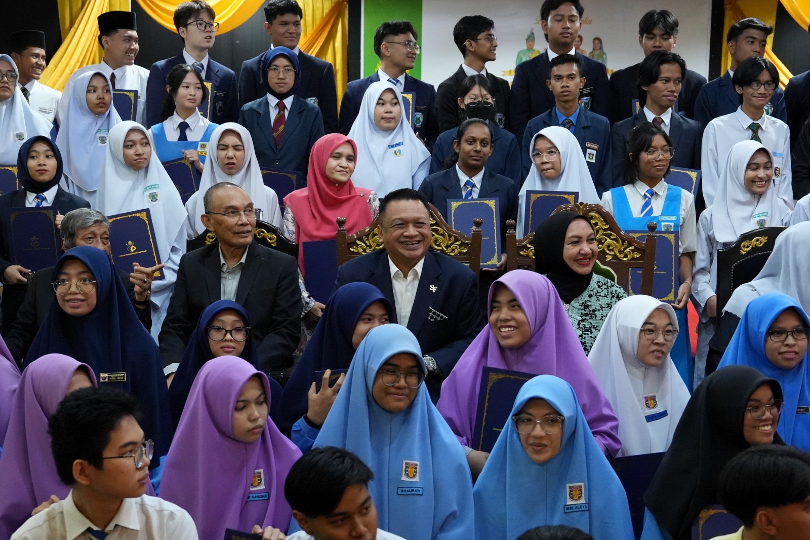 Pelajar cemerlang terima anugerah YTSP