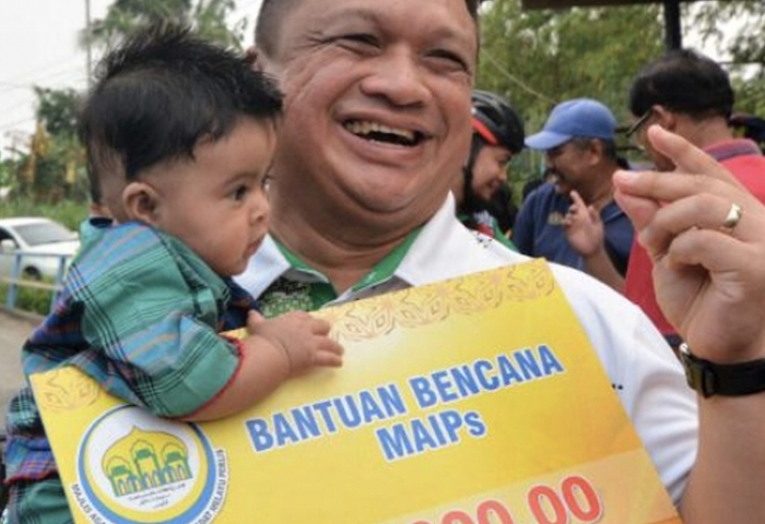 Raja Muda Perlis melawat mangsa kebakaran