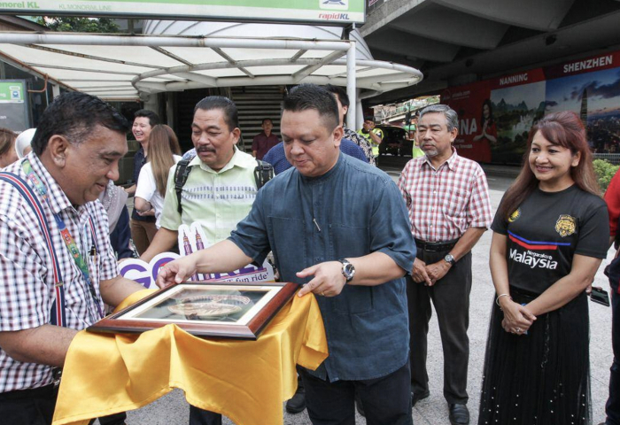 Raja Muda of Perlis and Raja Puan Muda take monorail LRT tour of Klang Valley