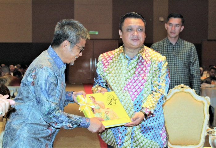 Visiting royalty attends poetry recital