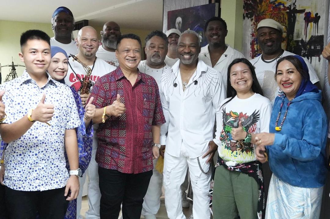 Putera Raja Muda Perlis Curi Tumpuan Bermain Sape di RWMF 2025