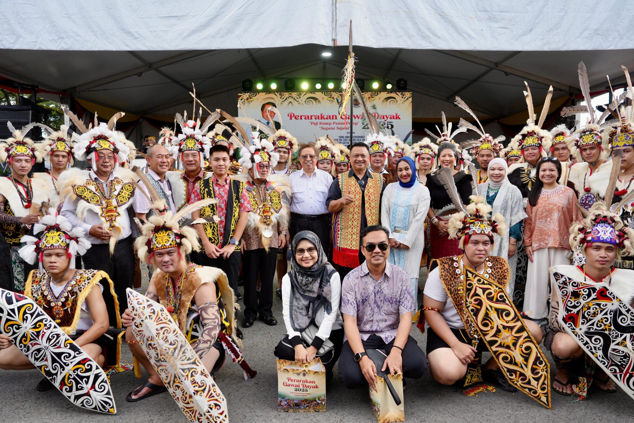 Raja Muda Perlis Hadiri Perarakan Budaya Gawai Dayak 2025 di Kuching