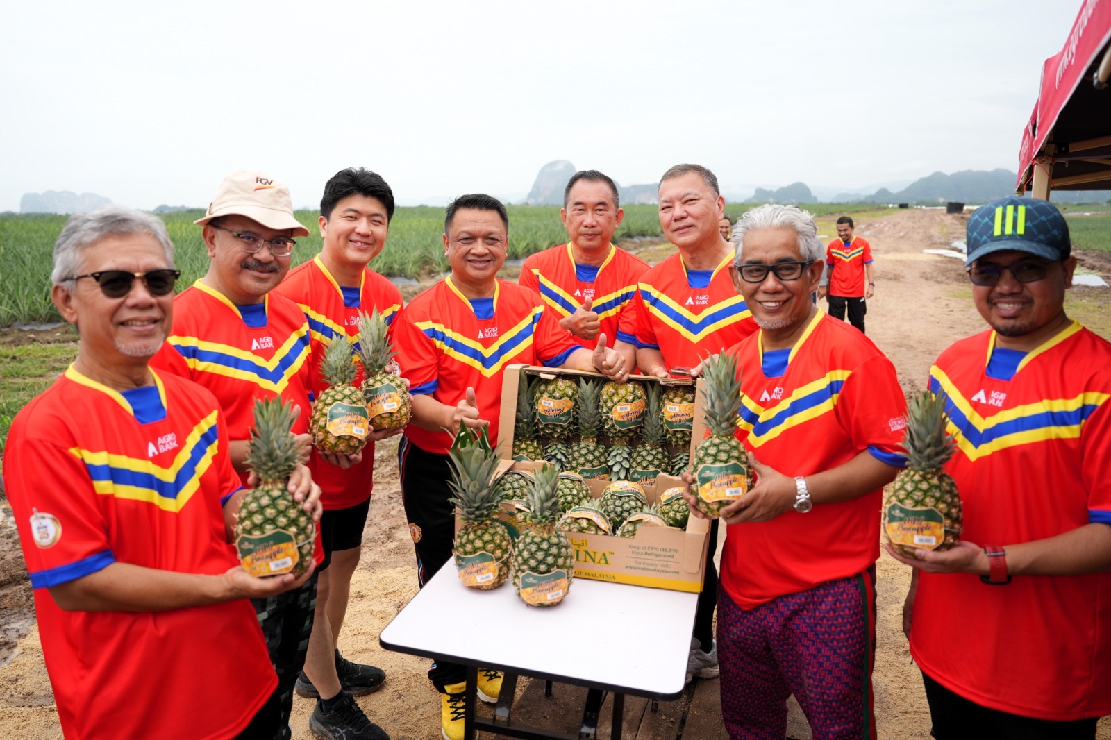 Agrobank Serah Geran iTEKAD RM100,000 Bantu Usahawan Tani Asnaf & B40