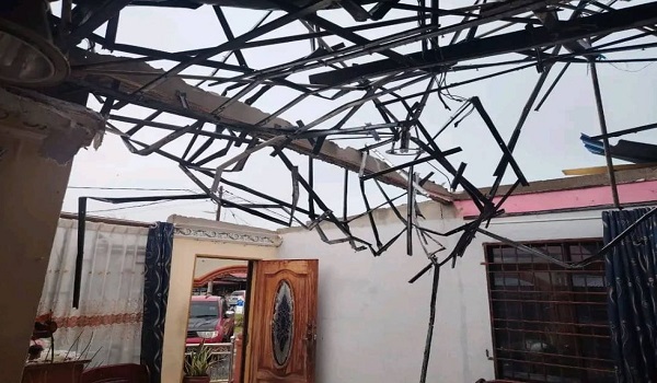 4 rumah rosak, bumbung diterbangkan angin
