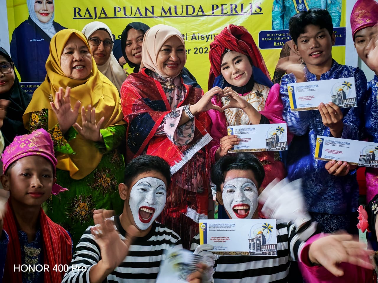 Raja Puan Muda Perlis Santuni Pelajar Khas di SLB ABC Melati, Deli Serdang