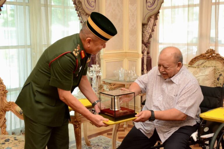 Raja Perlis terima sembah mengadap Pegawai Kanan Angkatan Tentera Malaysia