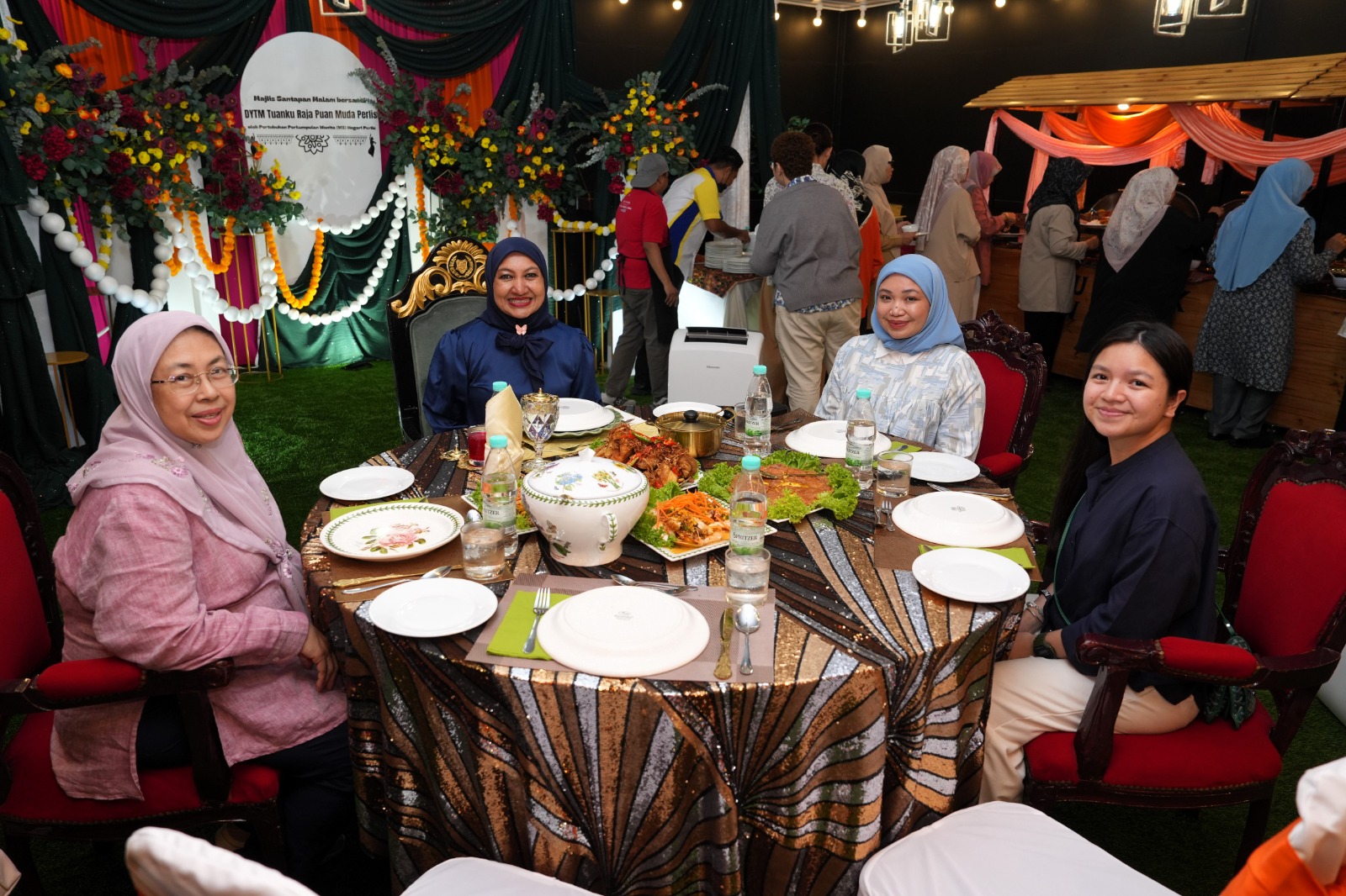 Raja Puan Muda Perlis Berkenan Menghoskan Majlis Santapan Malam Bersama Delegasi Pertubuhan Perkumpulan Perempuan (WI) Malaysia