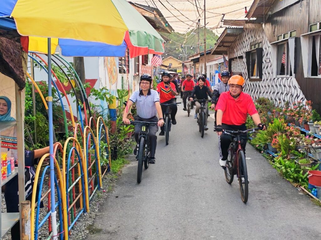 Duta Jepun Terinspirasi Projek Komuniti Warna Warni Seberang Ramai
