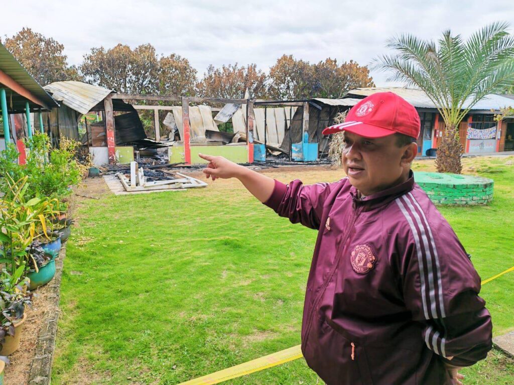 Raja Muda Perlis lawat SK Padang Melangit yang terbakar hampir 90%1