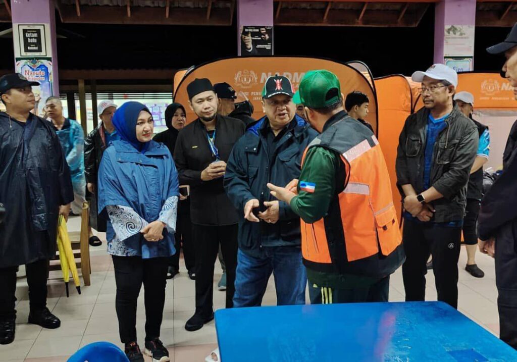 Raja Muda, Raja Puan Muda Perlis tinjau mangsa banjir