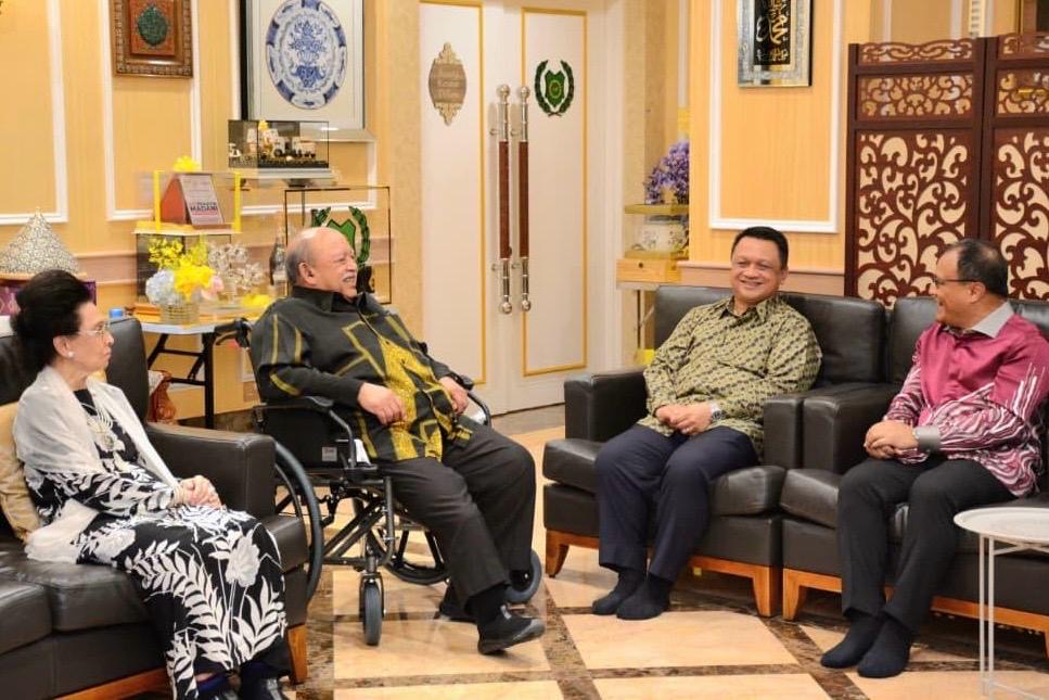 Raja Perlis Terima Menghadap Peguam Negara di Kangar