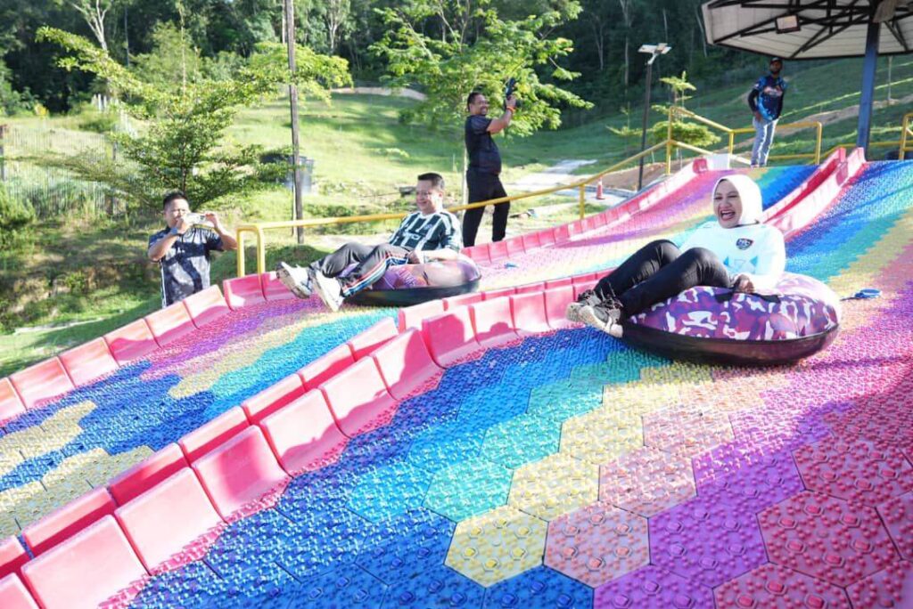 Raja Muda, Raja Puan Muda Perlis berkenan berangkat ke Himalaya Camping Resort, Gopeng