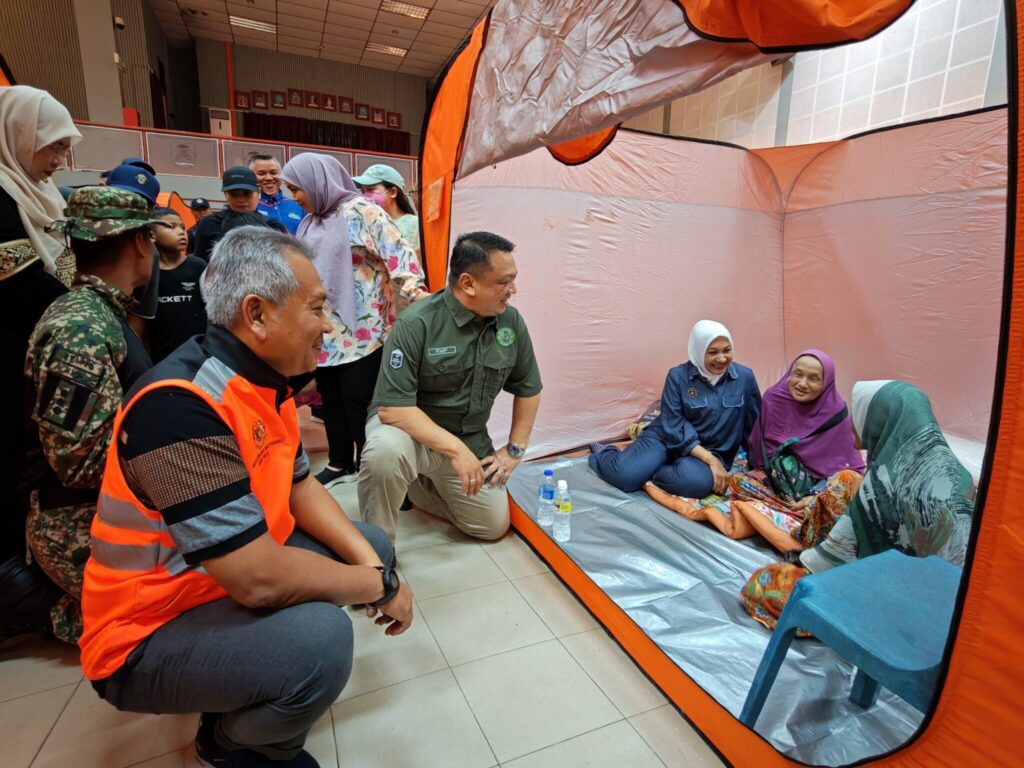 Rakyat Perlis Kini Lebih Berdisiplin Urus Sampah, Percepat Proses Surut Banjir — Raja Muda