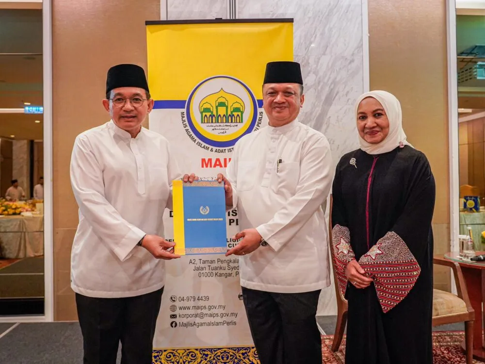 Raja Muda of Perlis Confers UniSIRAJ Board Appointment on Dato’ Sri Dr Haji Irmohizam Ibrahim