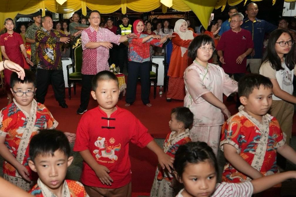RAJA MUDA PERLIS SANTUNI MASYARAKAT TIONGHOA SEMPENA SAMBUTAN CHAP GOH MEH DI KANGAR