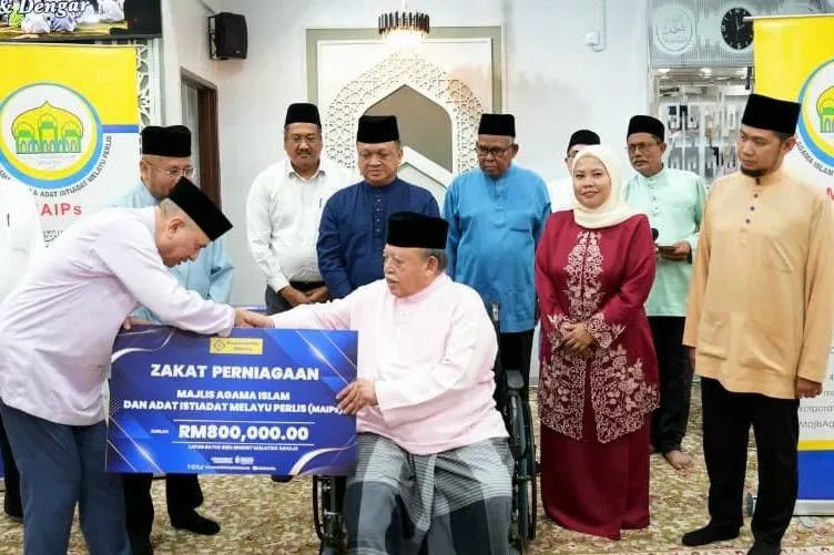 AIM serah zakat perniagaan RM800,000 kepada MAIPs