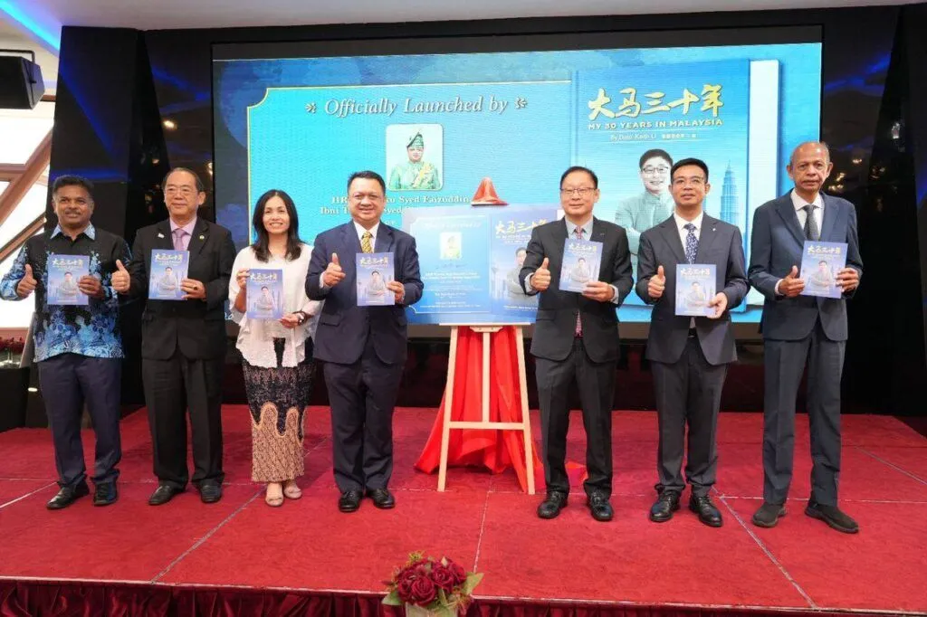 Raja Muda Perlis lancar buku “My 30 Years in Malaysia”