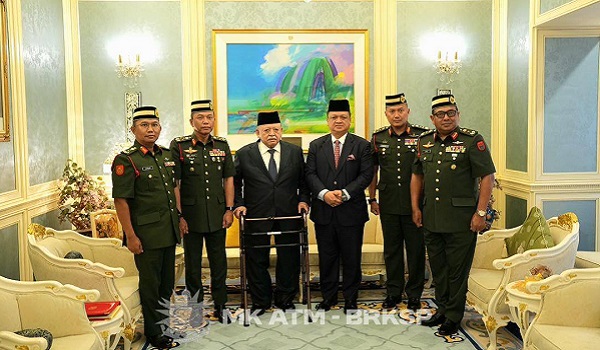 Raja Perlis terima menghadap PAT, titah ATM kekal profesional hadapi cabaran keselamatan