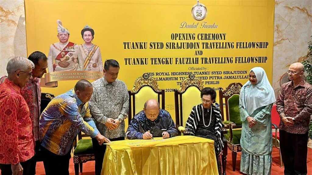 Raja, Raja Perempuan Perlis hadir majlis “Tuanku Syed Sirajuddin & Tuanku Fauziah Travelling Fellowship”