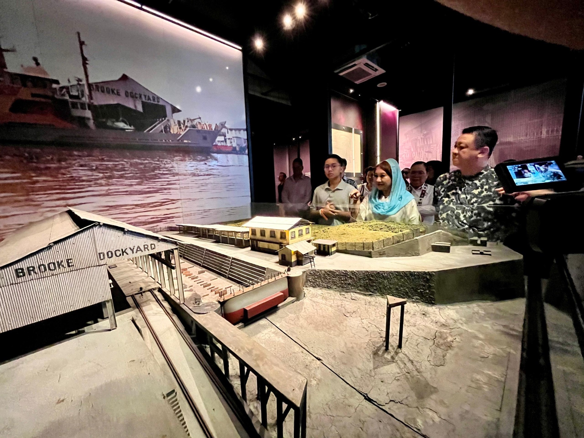 Raja Muda Perlis Lawat Muzium Warisan Perindustrian Brooke Dockyard, Santuni Keunikan Budaya Sarawak