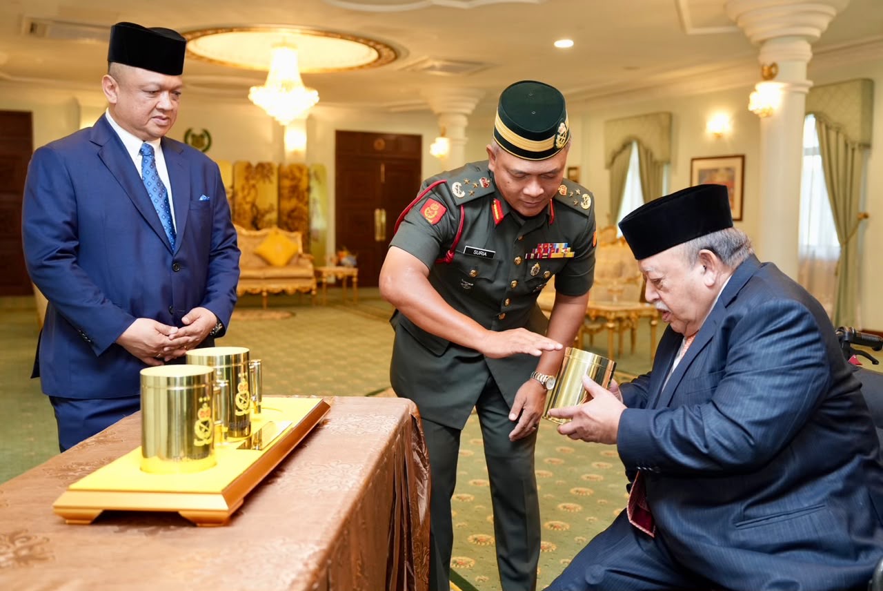 RAJA PERLIS TERIMA MENGADAP TIMBALAN PANGLIMA TENTERA DARAT