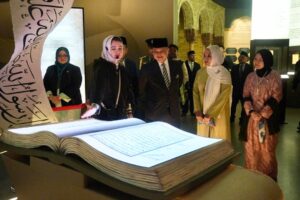 Raja Muda, Raja Puan Muda Perlis berkenan ziarah Makam Imam al Bukhari di Uzbekistan1